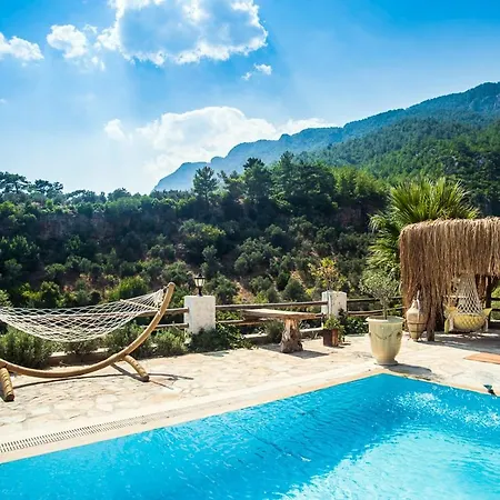 Sleeps 6 With Pool Air Con And Wifi Willa
