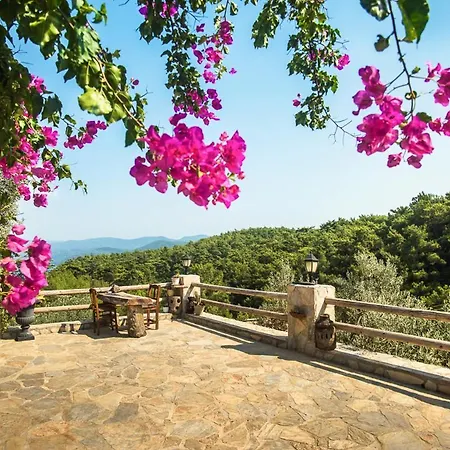 Willa Sleeps 6 With Pool Air Con And Wifi