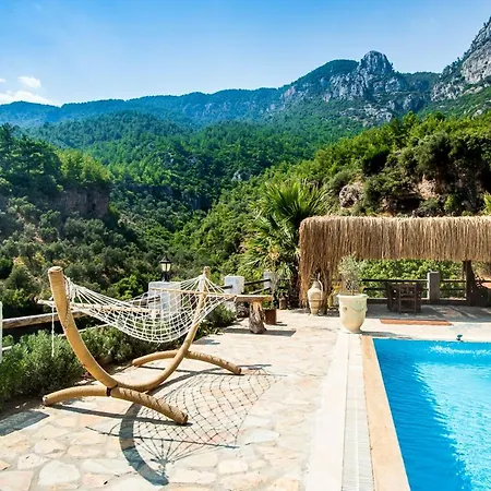 Sleeps 6 With Pool Air Con And Wifi Willa